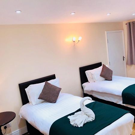 Gable Lodge London B&B Enfield Ngoại thất bức ảnh