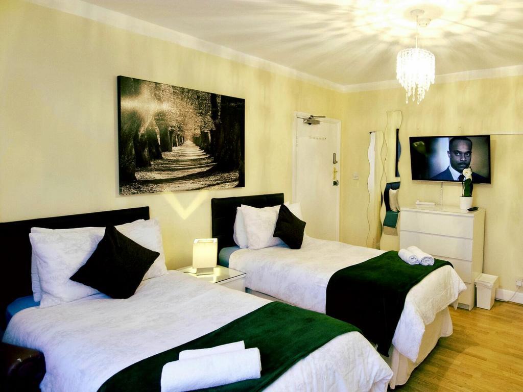 Gable Lodge London B&B Enfield Ngoại thất bức ảnh