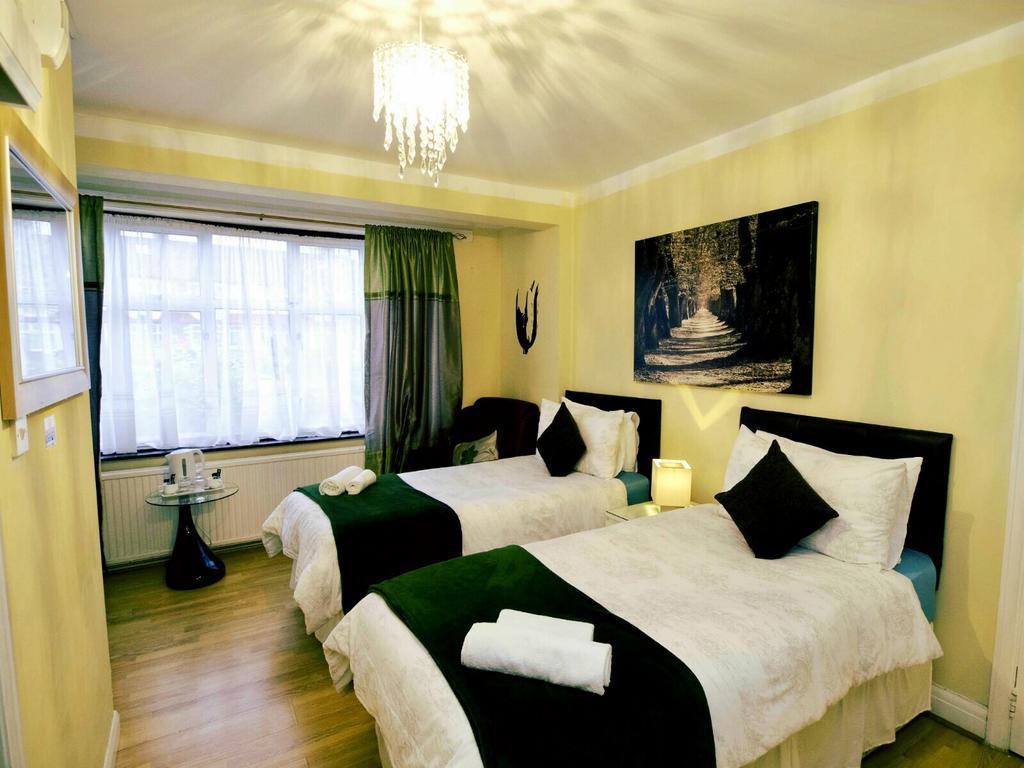 Gable Lodge London B&B Enfield Ngoại thất bức ảnh