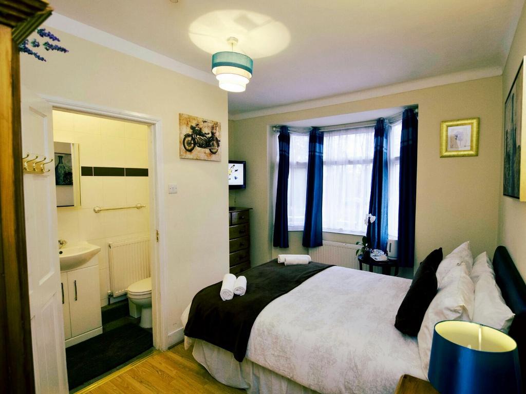 Gable Lodge London B&B Enfield Ngoại thất bức ảnh