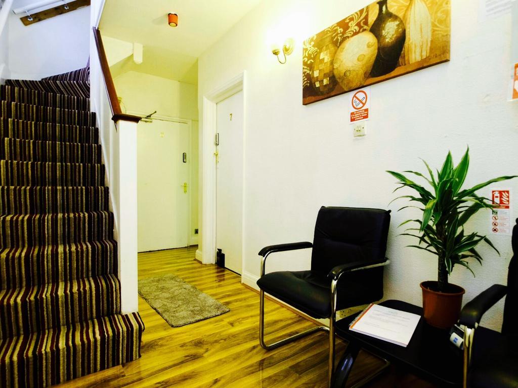Gable Lodge London B&B Enfield Ngoại thất bức ảnh
