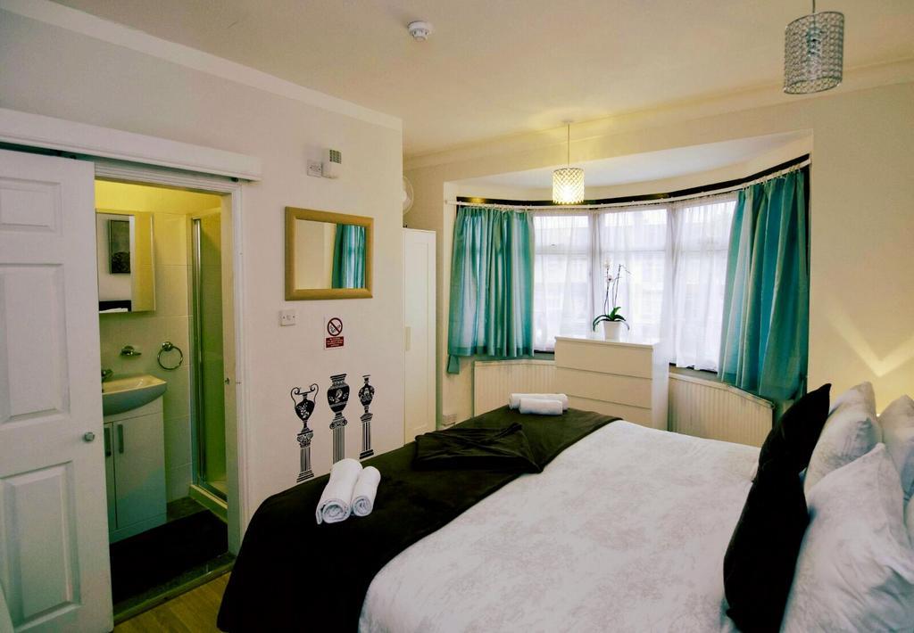 Gable Lodge London B&B Enfield Ngoại thất bức ảnh