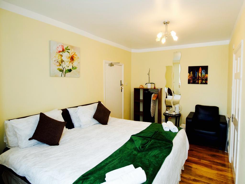 Gable Lodge London B&B Enfield Ngoại thất bức ảnh