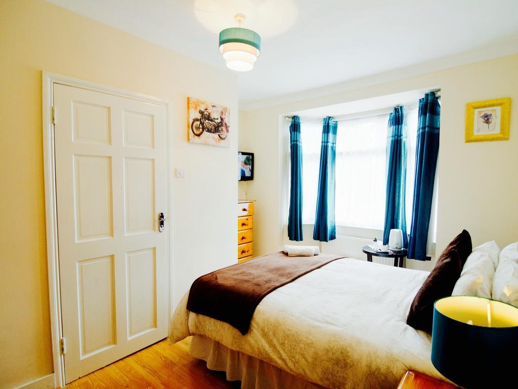 Gable Lodge London B&B Enfield Ngoại thất bức ảnh