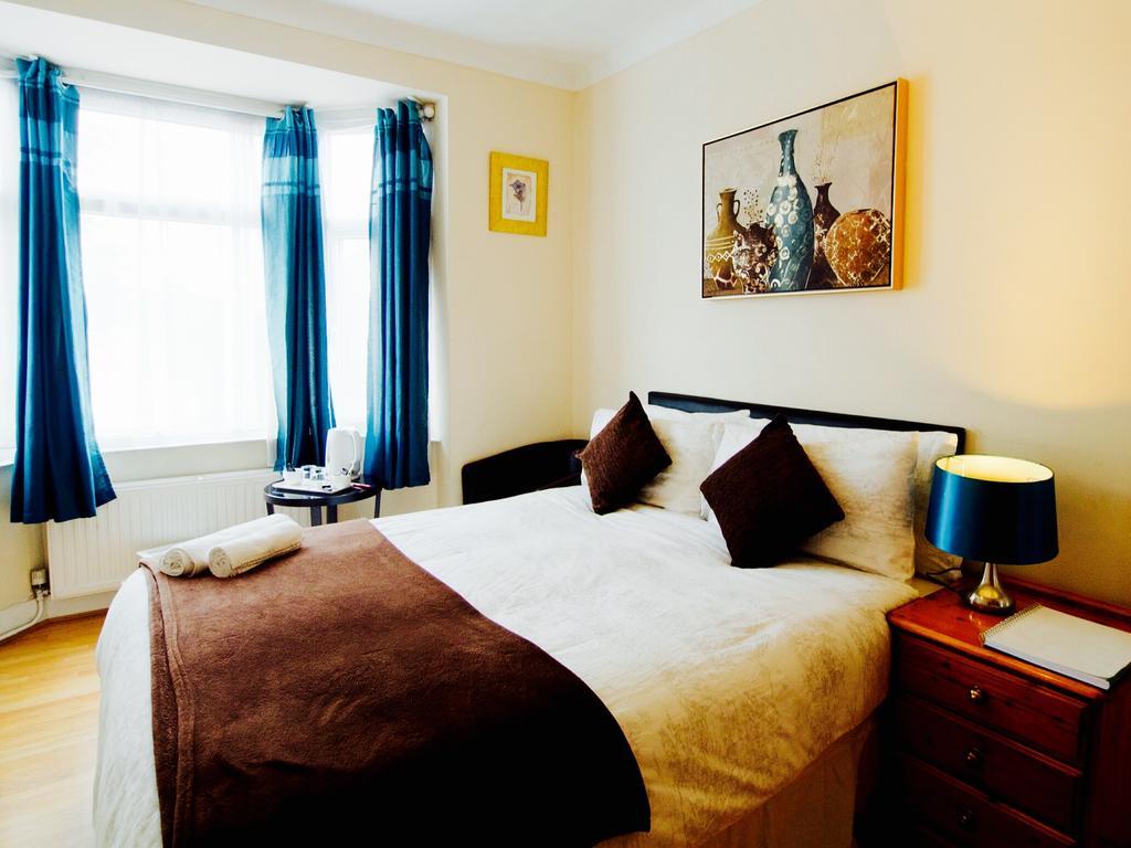 Gable Lodge London B&B Enfield Ngoại thất bức ảnh