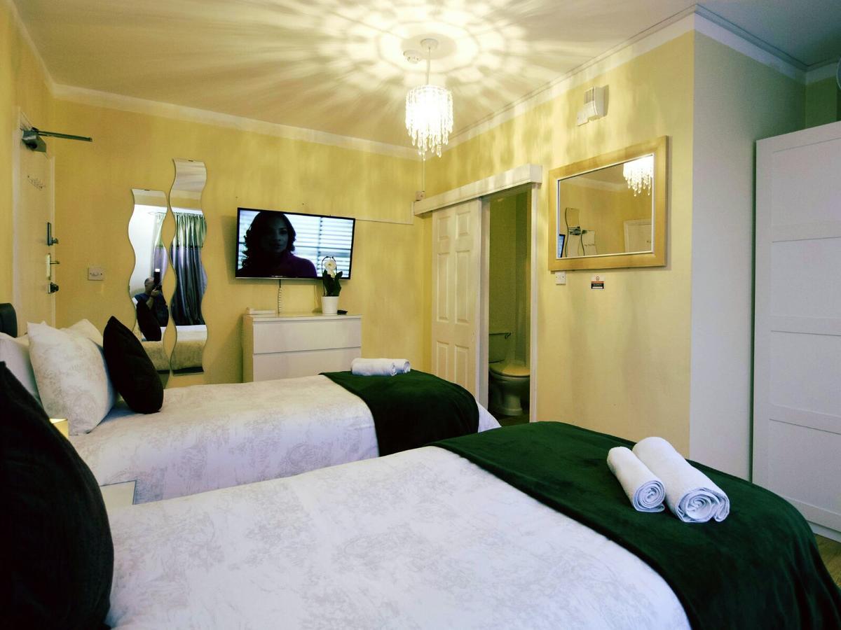 Gable Lodge London B&B Enfield Ngoại thất bức ảnh