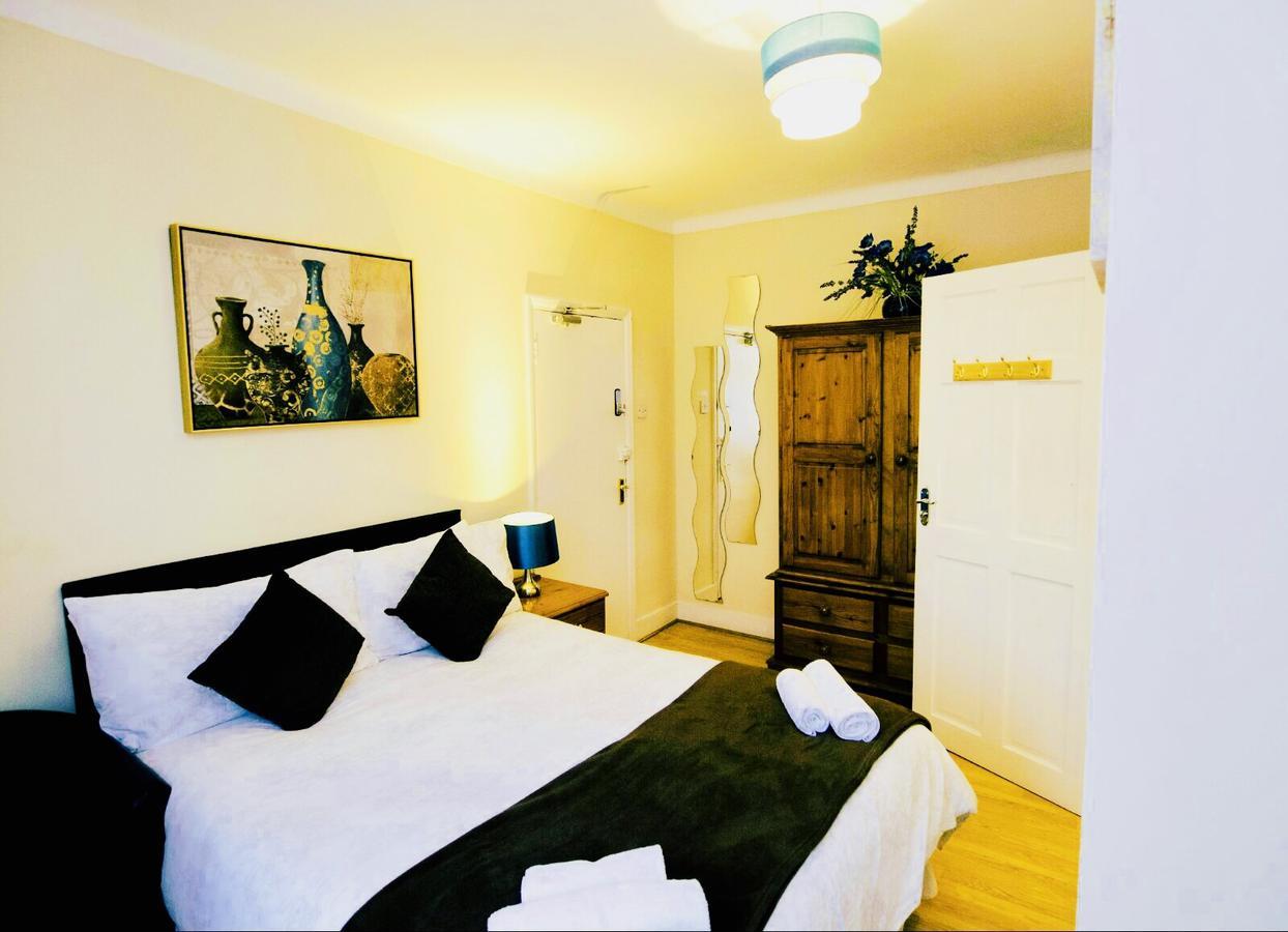 Gable Lodge London B&B Enfield Ngoại thất bức ảnh