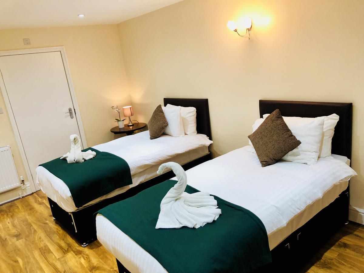 Gable Lodge London B&B Enfield Ngoại thất bức ảnh